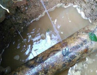 渭南市楼顶渗水维修公司分享下地暖漏水的原因及检测方法。